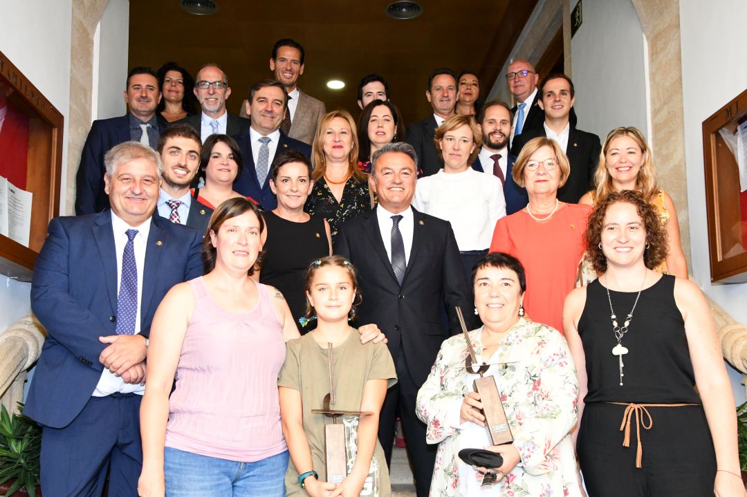 Foto de familia, tras la entrega de los Premis Vila de Xàbia 2019. Foto de familia, tras la entrega de los Premis Vila de Xàbia 2019.