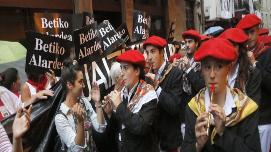 Las Juntas piden que siga "el diálogo" en torno al Alarde de Hondarribia