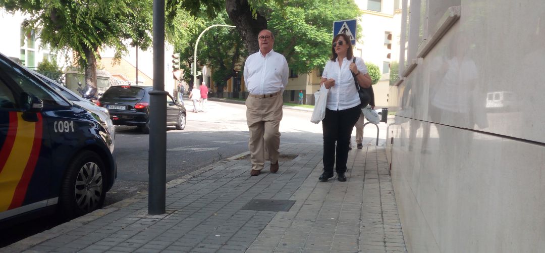 José Merino y su hija, imputados en la trama del Caso Matinsreg a la salida de los juzgados. José Merino y su hija, imputados en la trama del Caso Matinsreg a la salida de los juzgados.