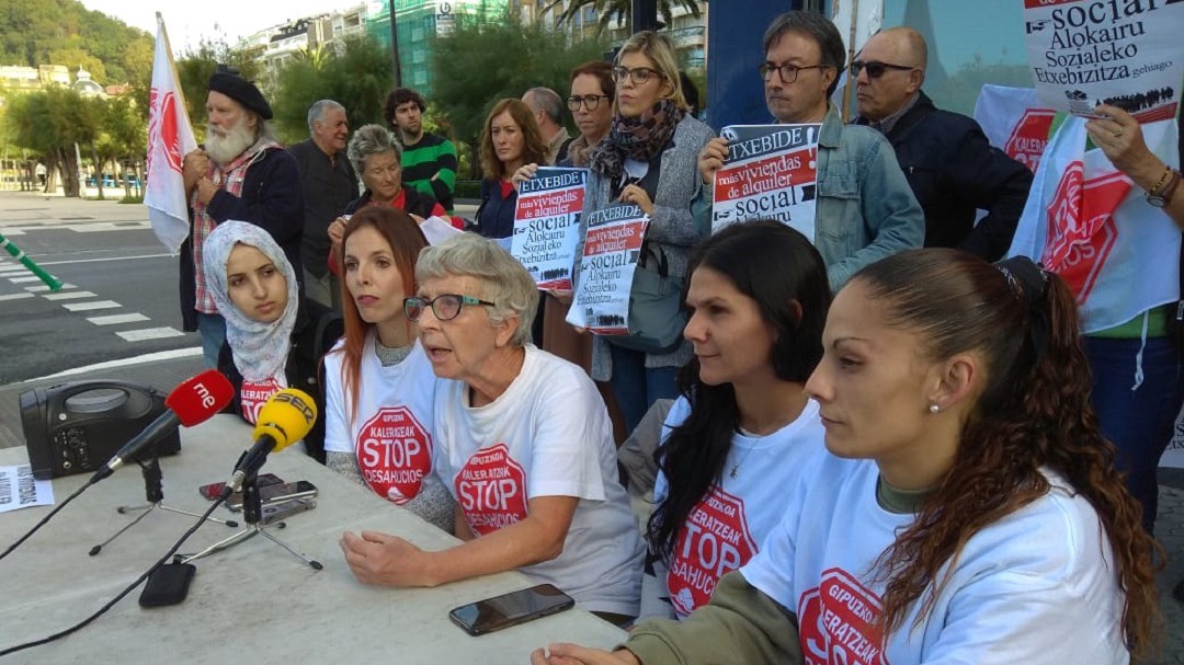 4 mujeres en riesgo de desalojo en Intxaurrondo