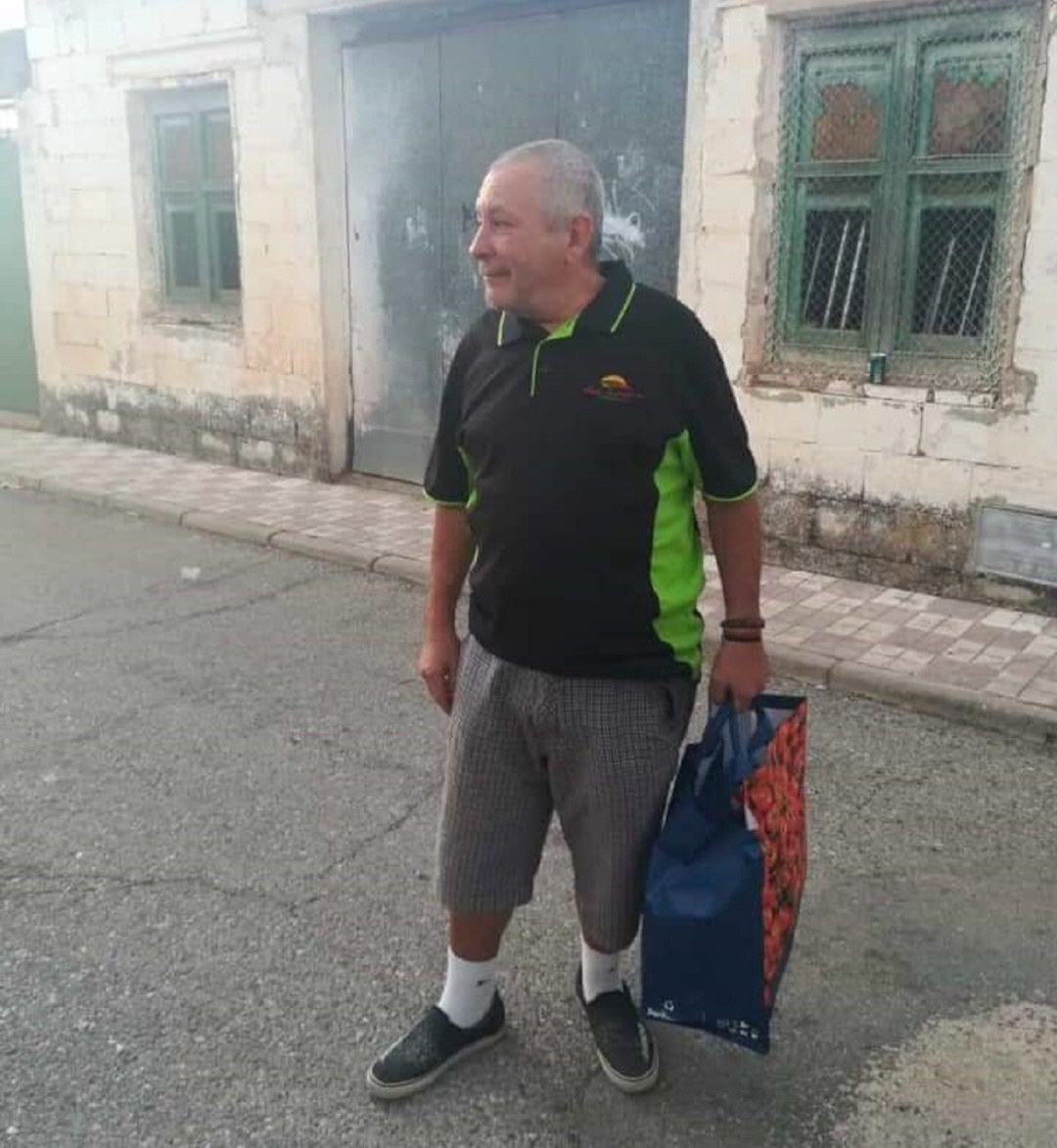 Julián al llegar a su pueblo tras varios días en paradero desconocido Julián al llegar a su pueblo tras varios días en paradero desconocido