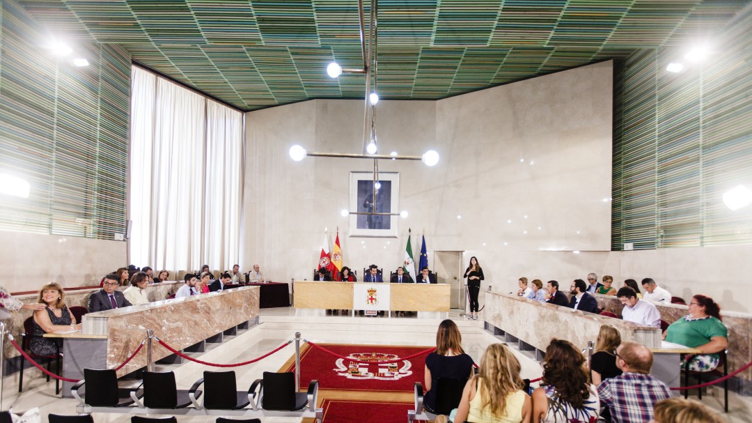 La capital y Bayarque, en el listado de salarios más altos y más bajos