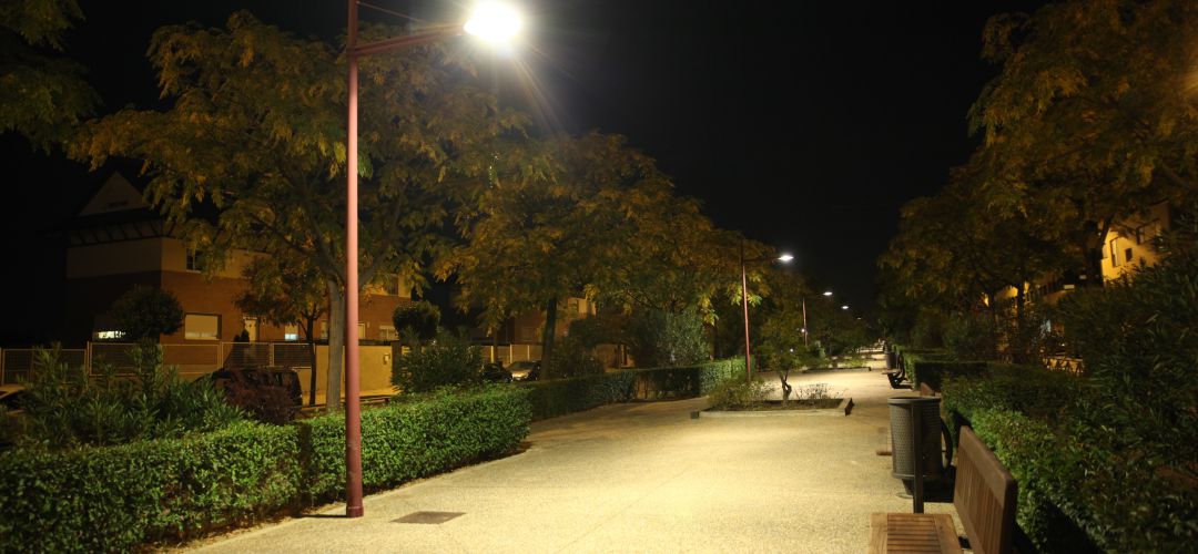 Fuenlabrada ha venido instalando iluminación LED en la mayoría de las calles de su ciudad. Fuenlabrada ha venido instalando iluminación LED en la mayoría de las calles de su ciudad.