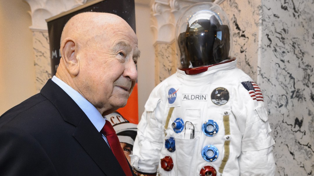 Muere el primer humano que realizó un paseo espacial