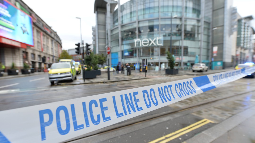 La Policía acusa de terrorismo al autor del ataque a cuchilladas en un centro comercial de Manchester
