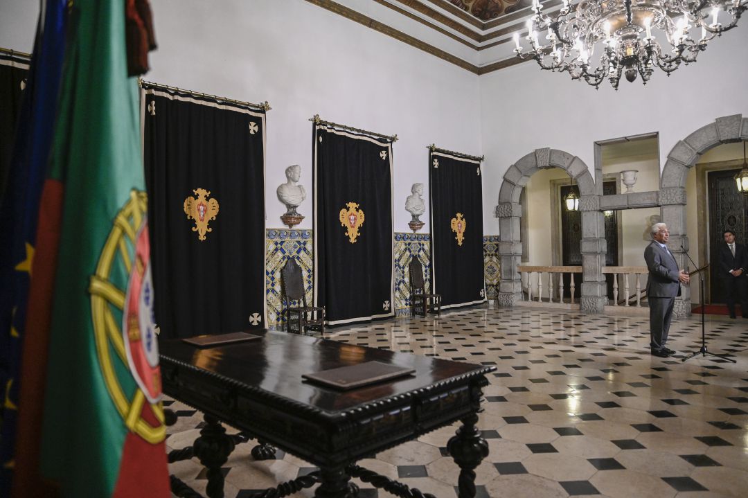 António Costa en el palacio presidencial tras despachar con el presidente de la República portuguesa dos días después de su victoria electoral. António Costa en el palacio presidencial tras despachar con el presidente de la República portuguesa dos días después de su victoria electoral.