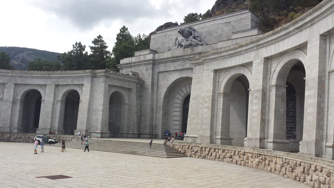 El Gobierno sacará a Franco del Valle de los Caídos antes del 25 de octubre