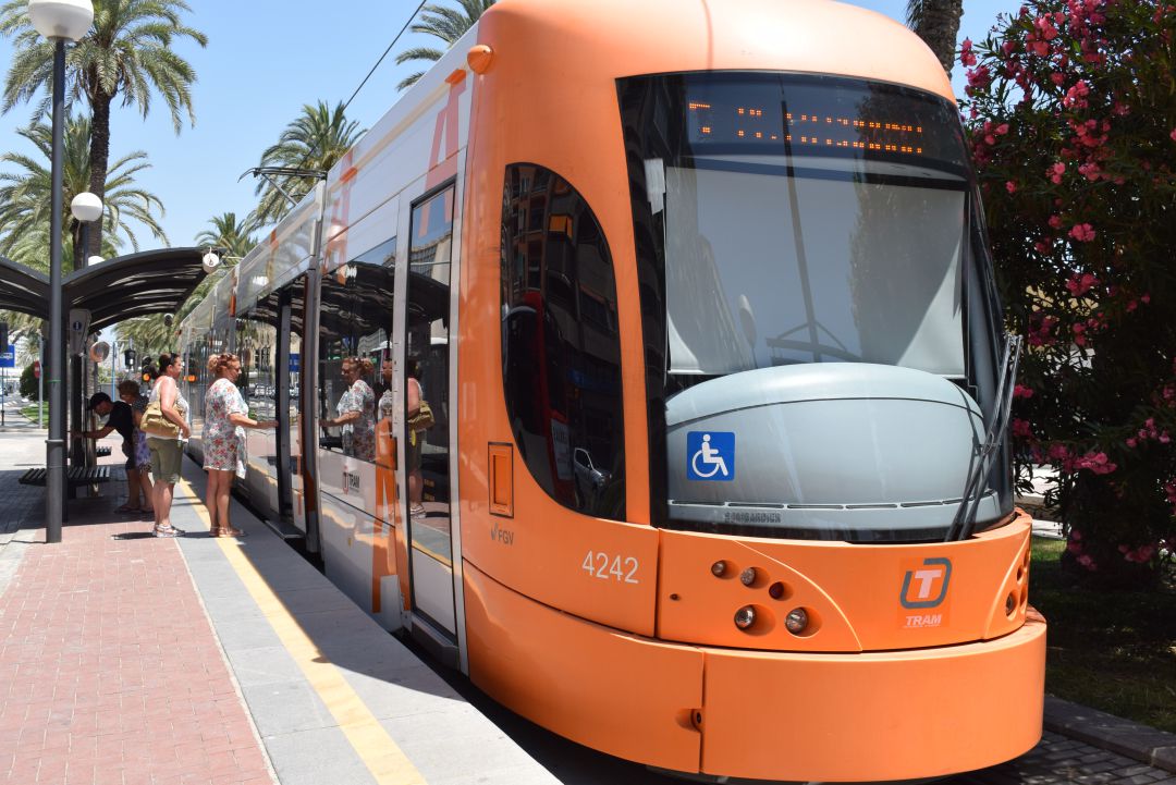 La línea 5 del TRAM continuará hasta finales de noviembre La línea 5 del TRAM continuará hasta finales de noviembre