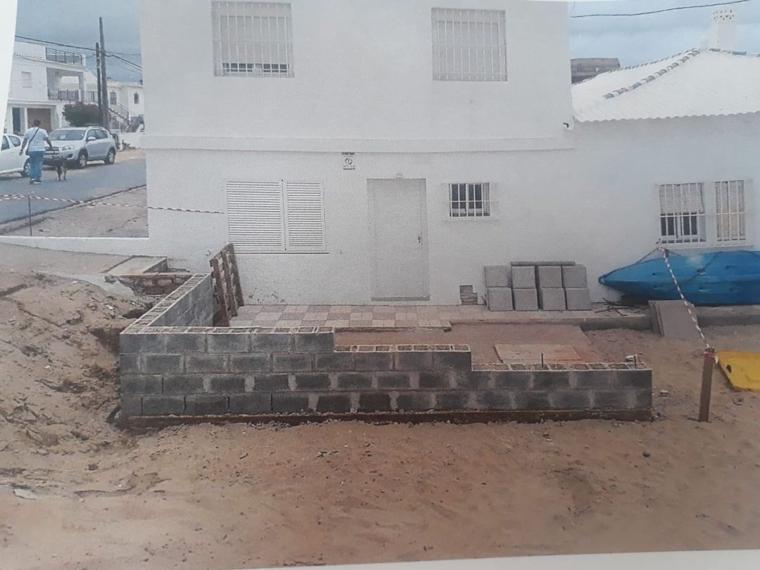 La Fiscalía abre diligencias por las obras sin licencia que el padre del presidente del PP ha hecho en su casa en La Antilla La Fiscalía abre diligencias por las obras sin licencia que el padre del presidente del PP ha hecho en su casa en La Antilla