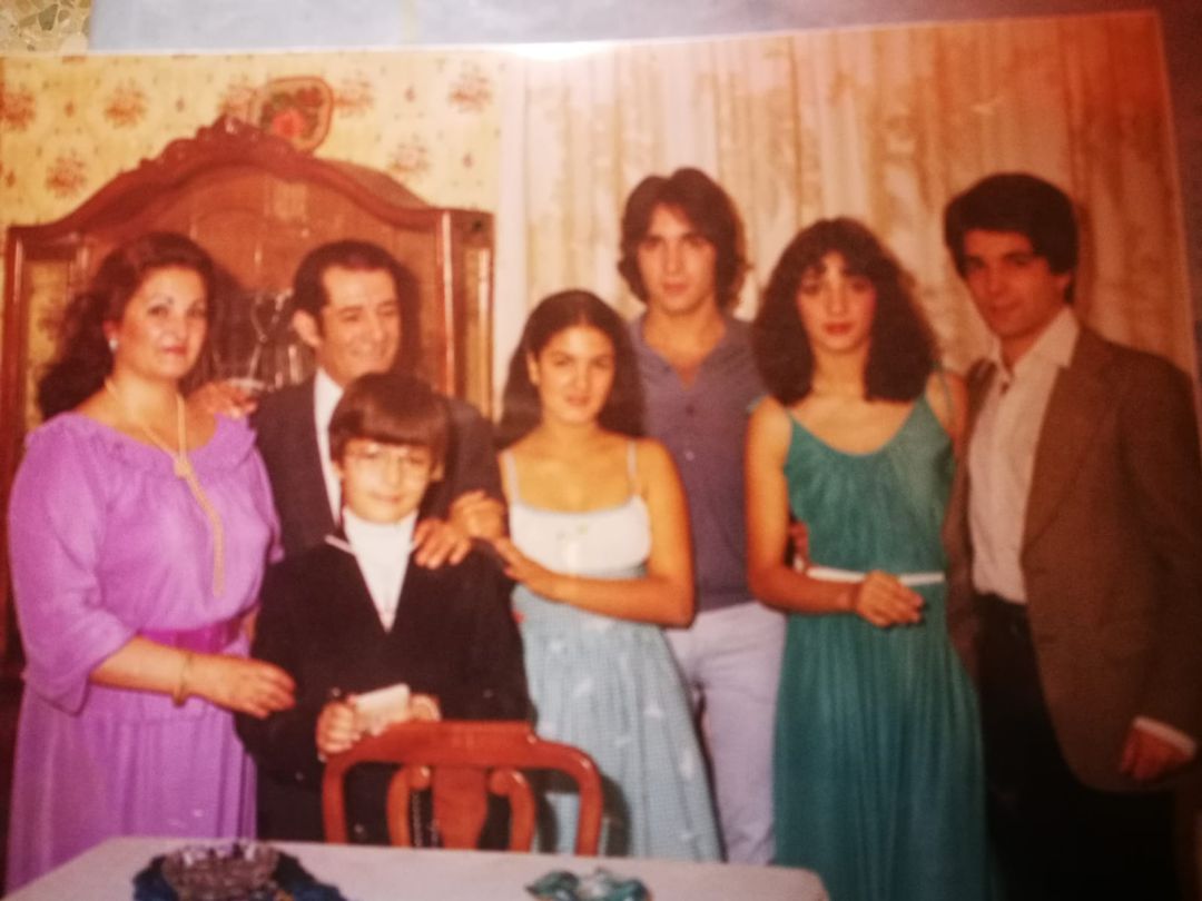 Paco Toronjo junto a su mujer y sus cinco hijos Paco Toronjo junto a su mujer y sus cinco hijos