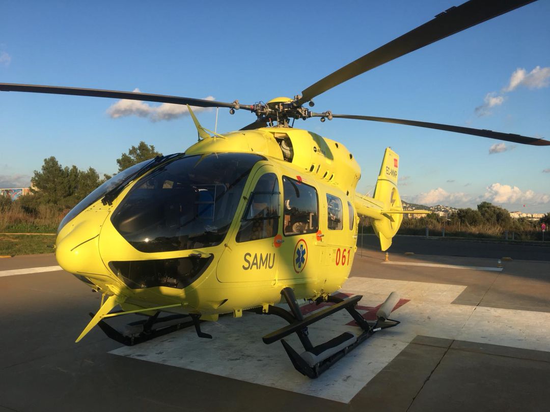 Imagen de uno de los helicópteros que presta el servicio en Ibiza y Formentera Imagen de uno de los helicópteros que presta el servicio en Ibiza y Formentera