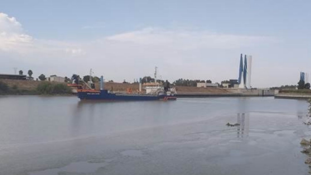 El Puerto de Sevilla empieza a regenerar las playas de Sanlúcar de Barremeda