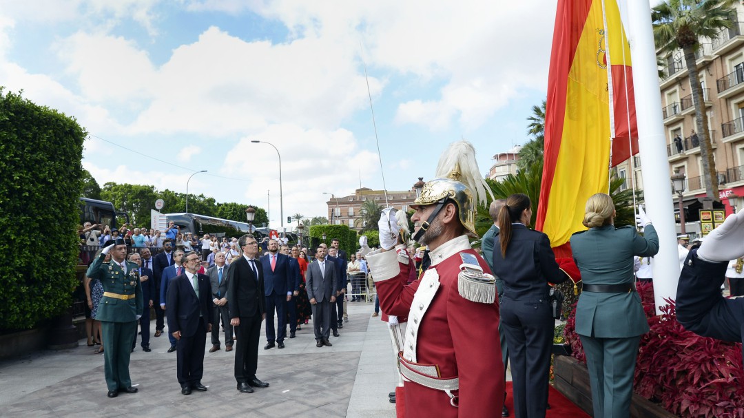 Ballesta: "Debemos desterrar cualquier complejo por nuestra condición de españoles"