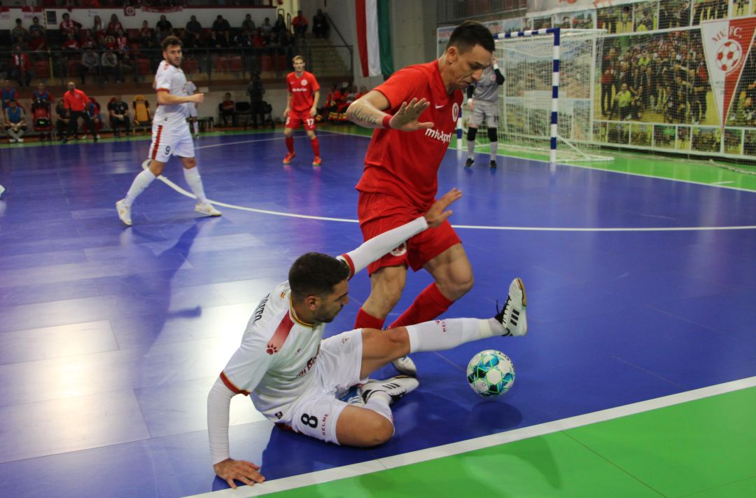 Andresito intentando robar el balón Andresito intentando robar el balón