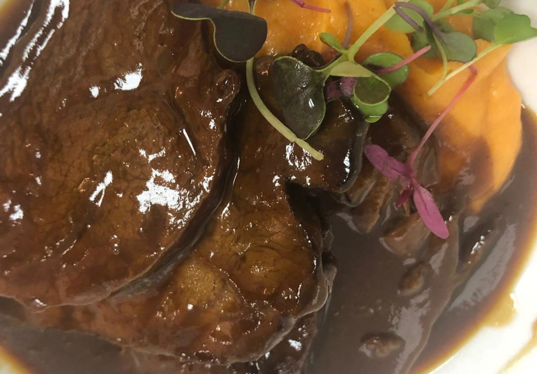 Carrilleras de ternera guisadas con puré de boniato Carrilleras de ternera guisadas con puré de boniato