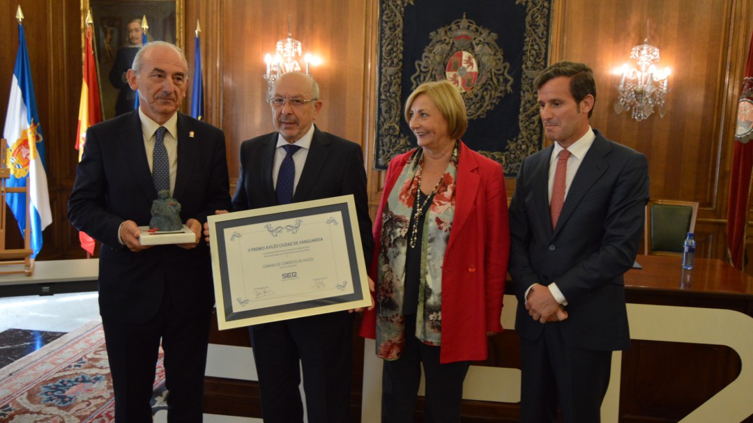 La Cámara de Comercio avilesina recibe el Premio Avilés Ciudad de Vanguardia