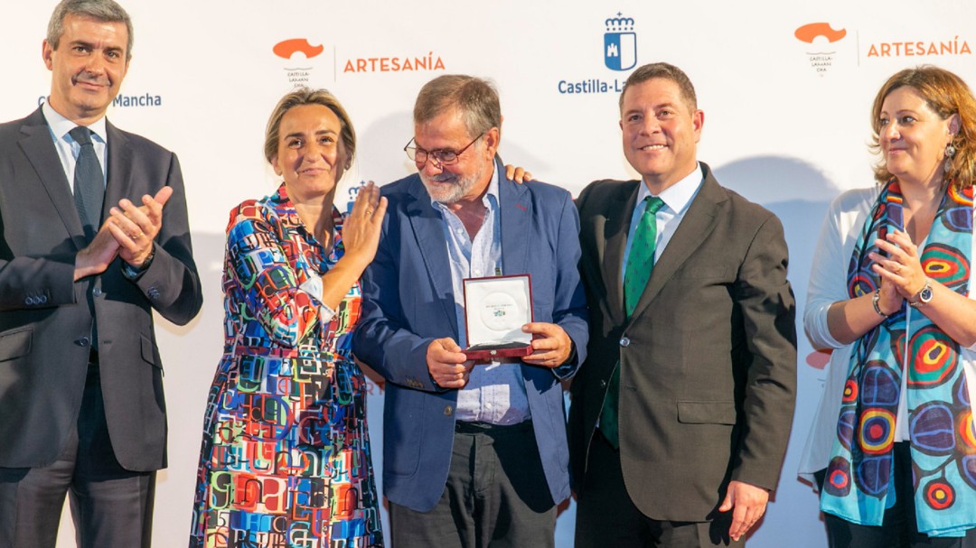 Medalla al Mérito Artesano para el espadero toledano Antonio Arellano