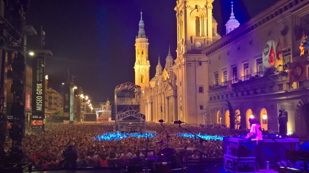 Amaral desborda la plaza del Pilar