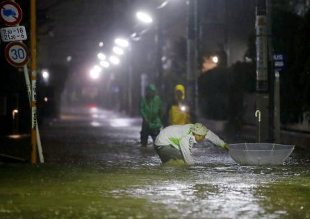 Carreteras inundadas en Tokyo por el paso del tifón Hagibis. Carreteras inundadas en Tokyo por el paso del tifón Hagibis.