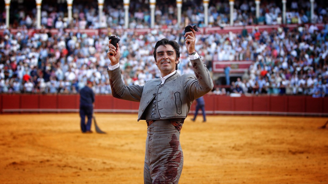 Perera corta dos orejas en el gran éxito del Baratillo y la Esperanza de Triana