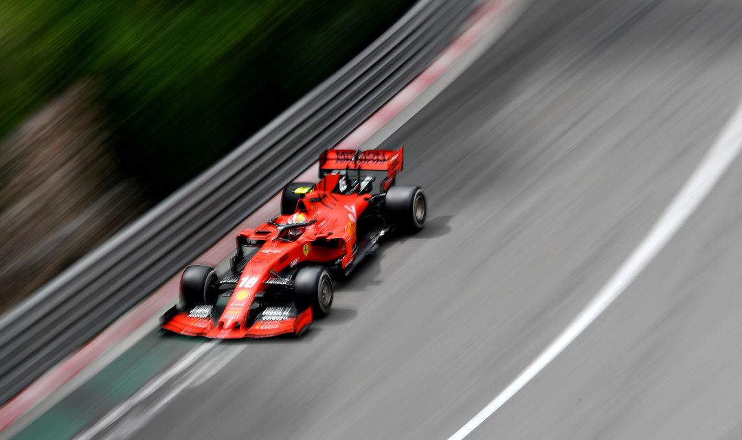 Charles Leclerc ha sido sancionado debido a un roce con Verstappen en la salida en Suzuka Charles Leclerc ha sido sancionado debido a un roce con Verstappen en la salida en Suzuka
