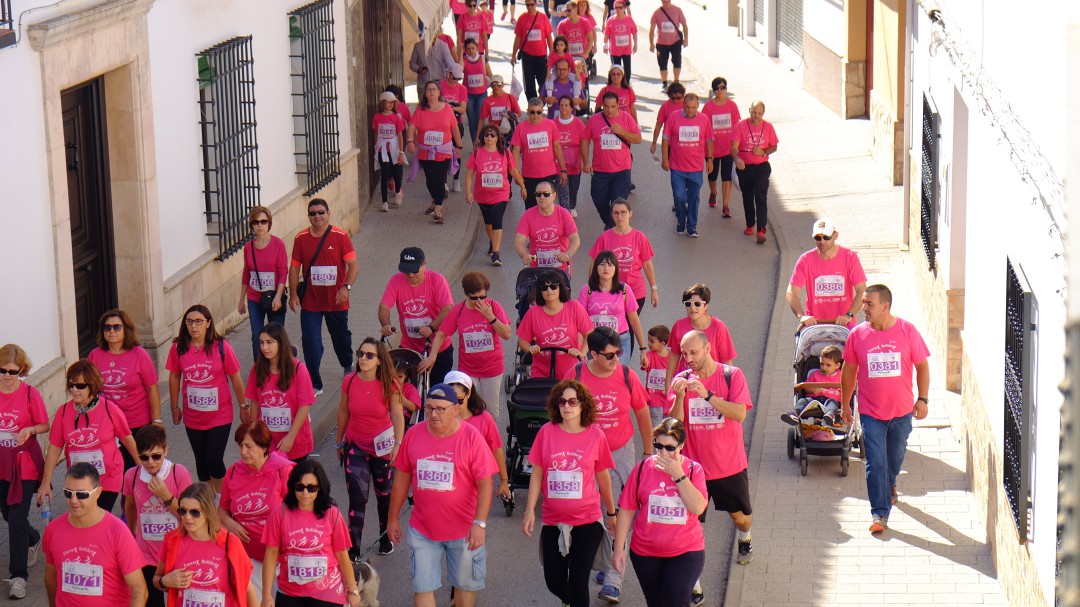 Más de 2.000 personas plantan cara al cáncer en la Carrera Solidaria en Las Pedroñeras