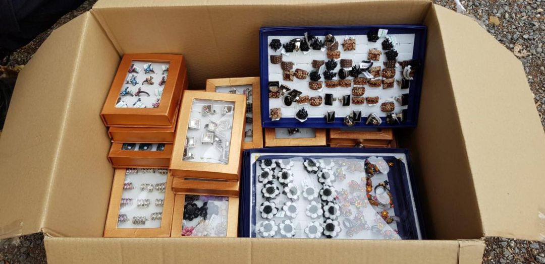 Se han decomisado 51 cajas de artículos Se han decomisado 51 cajas de artículos