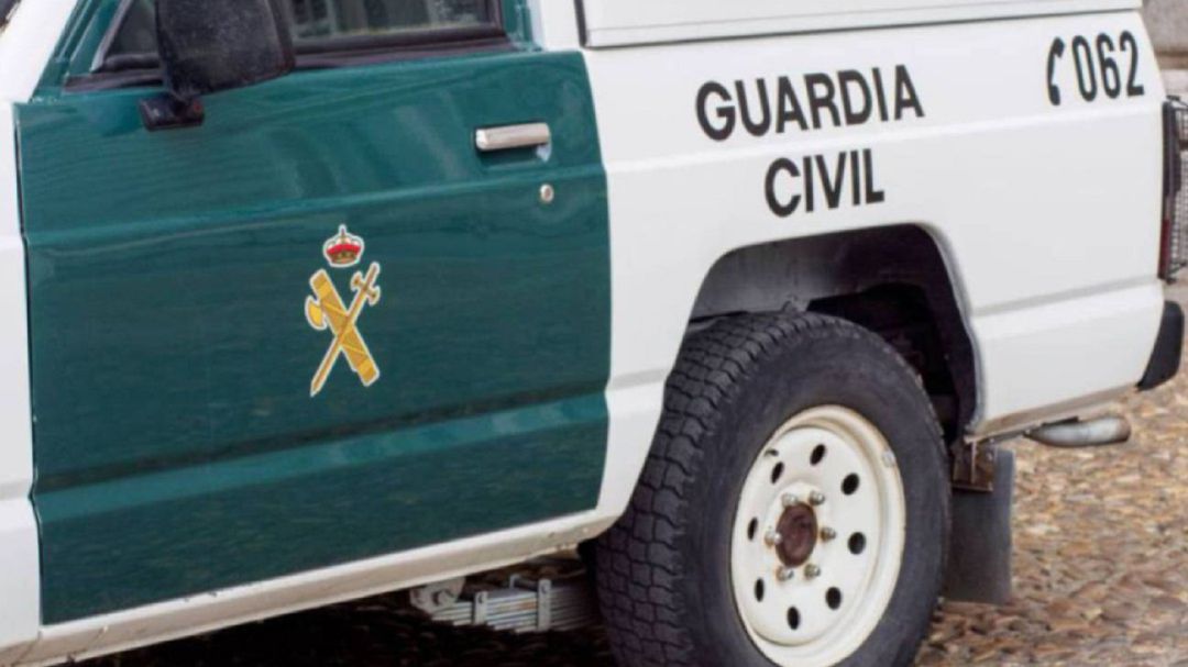 Encuentran el cadáver de un hombre flotando en una playa de Portopetro Encuentran el cadáver de un hombre flotando en una playa de Portopetro