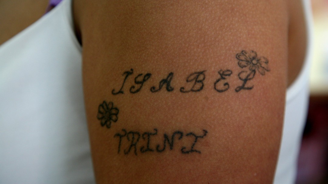 Petición de seis años de cárcel a un tatuador