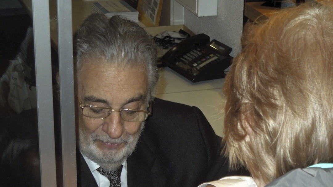 Plácido Domingo regresa a los escenarios europeos entre aplausos
