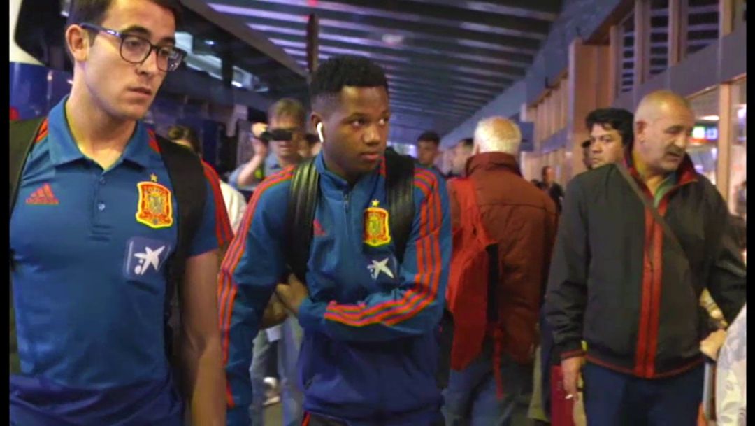 Ansu Fati, en su primer viaje como internacional con España. Ansu Fati, en su primer viaje como internacional con España.