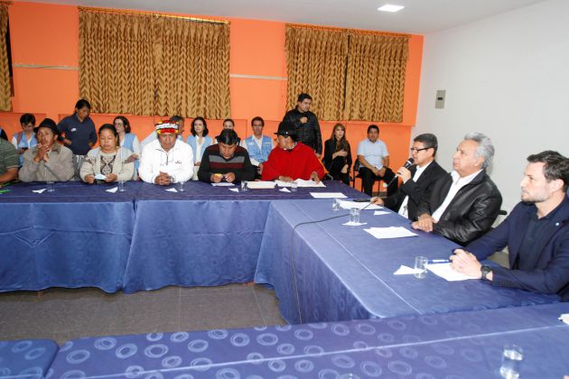 Los negociadores por parte del gobierno y los indígenas. Los negociadores por parte del gobierno y los indígenas.
