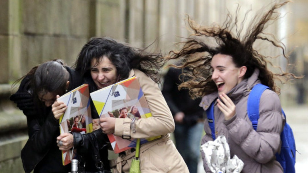 Hoy bajan las temperaturas, se prevén lluvias y fuertes rachas de viento