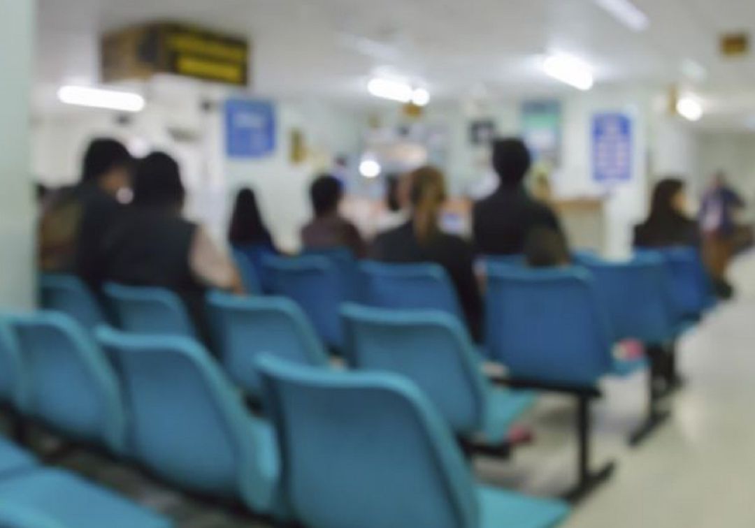 La lista de espera quirúrgica crece 300 personas en septiembre y baja en 176, en el último año