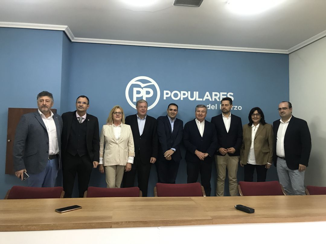 Foto de familia con los responsables del PP en Ponferrada y en la comarca del Bierzo Foto de familia con los responsables del PP en Ponferrada y en la comarca del Bierzo