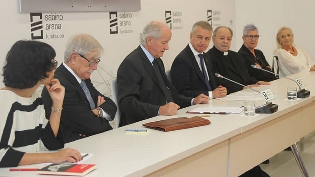 Víctimas de ETA y personalidades abogan por un relato de la memoria compartido