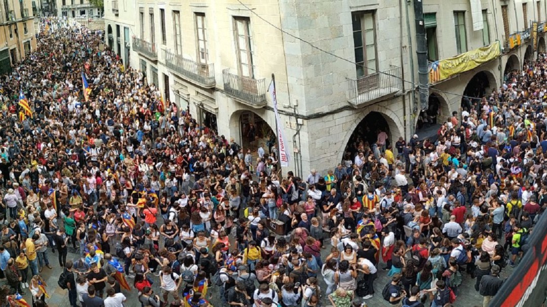 8.000 persones protesten contra la sentència al centre de Girona
