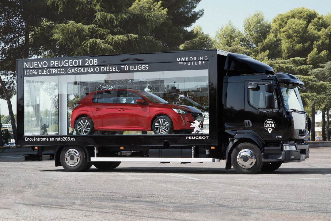 Camión acristalado con el nuevo Peugeot 208 que visitará Segovia Camión acristalado con el nuevo Peugeot 208 que visitará Segovia
