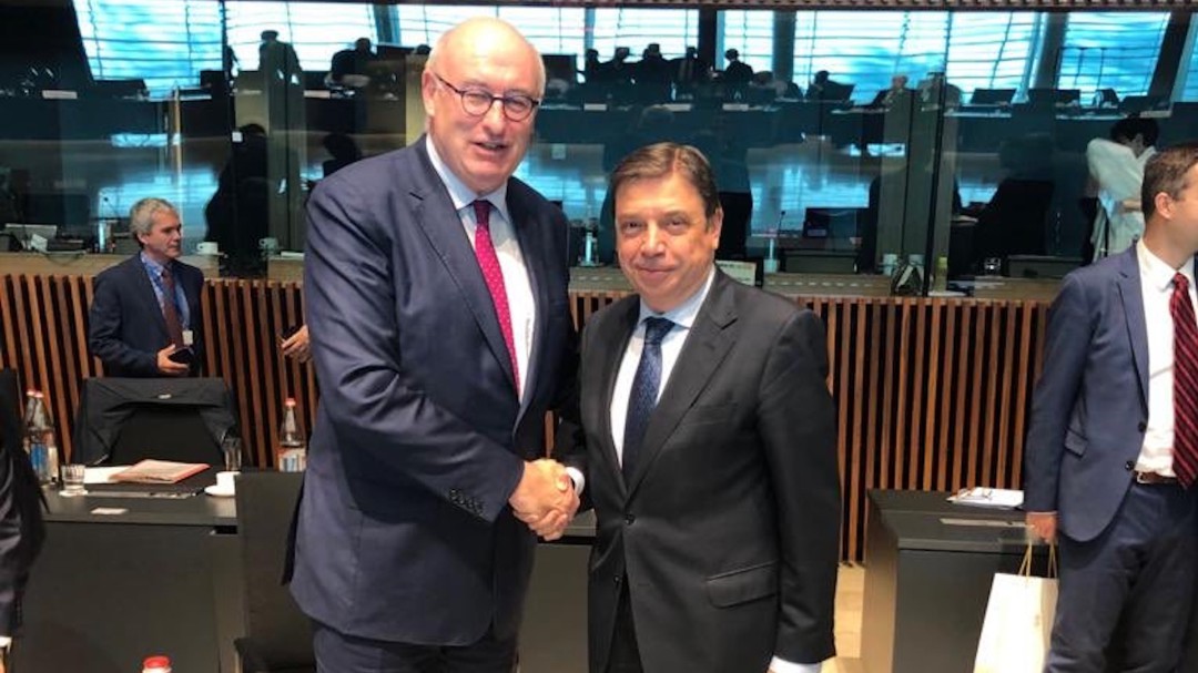 Bruselas aprueba el almacenamiento de aceite de oliva para ayudar a subir los precios