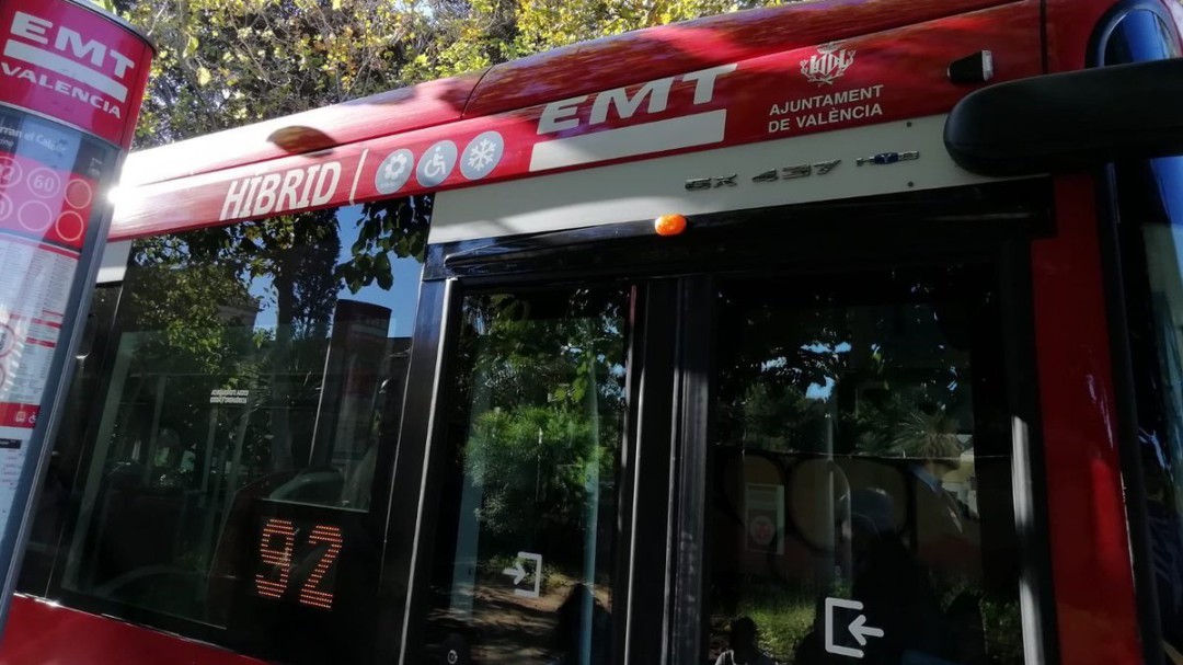 Los estafadores presionaron con cientos de emails a la empleada de la EMT para ejecutar la 'falsa compra' lo antes posible