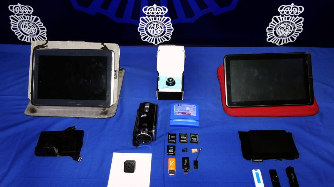 Detenido un trabajador de Konecta por la colocación de una cámara en uno de los baños de la empresa