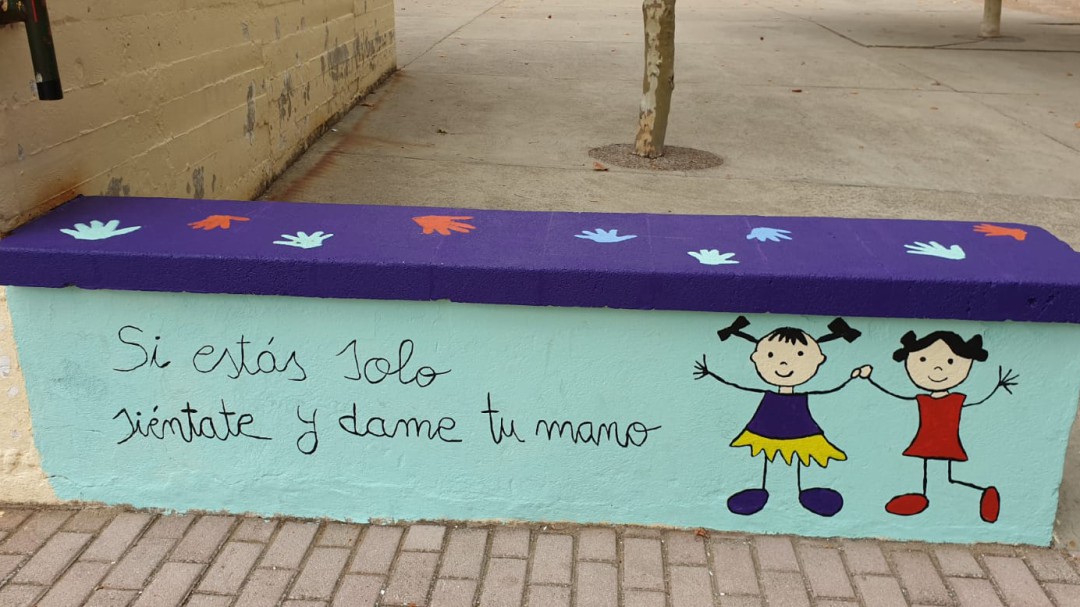 Bancos para descansar el cuerpo y el corazoncito de los más pequeños