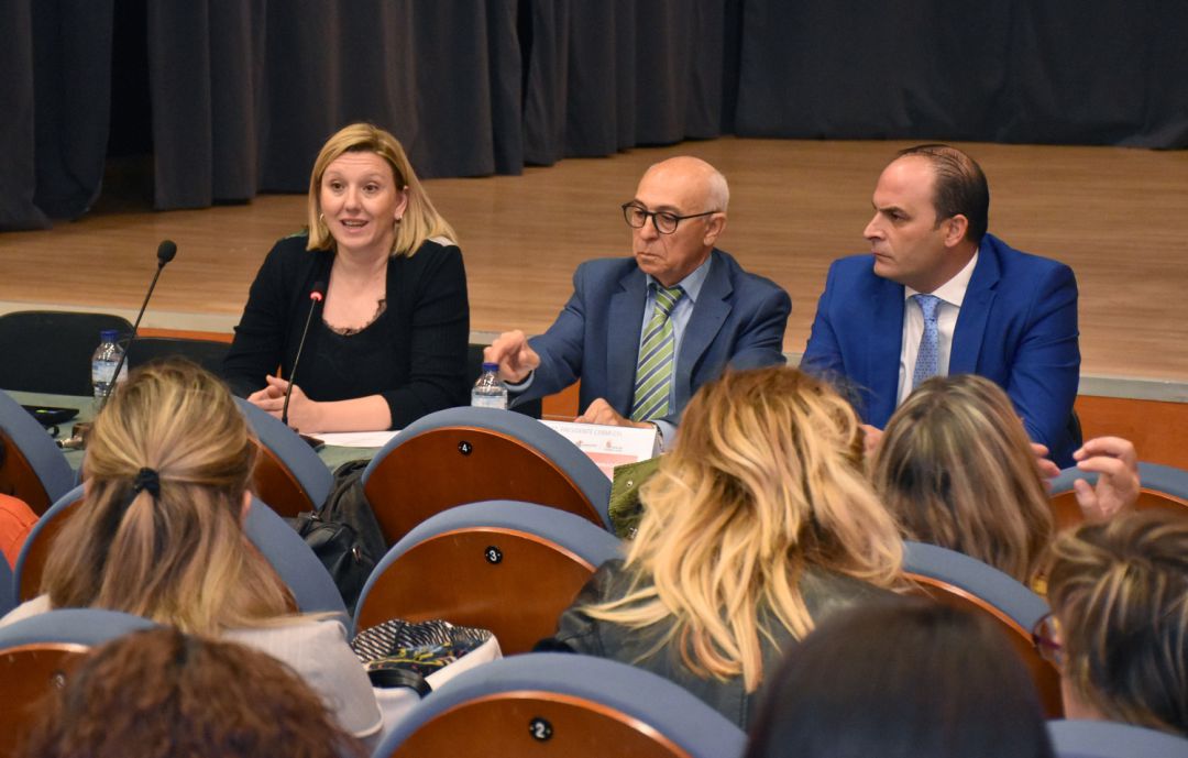 La Consejera de familia visita el Burgo para sensibilizar en materia de igualdad y prevención de violencia de género La Consejera de familia visita el Burgo para sensibilizar en materia de igualdad y prevención de violencia de género