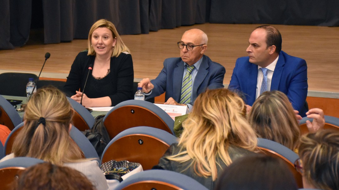 La Consejera de familia visita el Burgo para sensibilizar en materia de igualdad y prevención de violencia de género