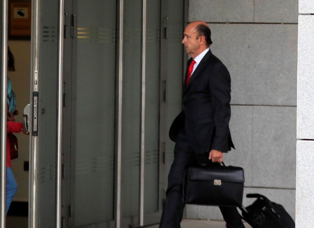 Llegada de Lamela a la Audiencia para declarar. Llegada de Lamela a la Audiencia para declarar.
