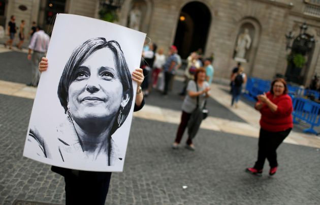 Cartel de apoyo a Carme Forcadell en Barcelona este lunes Cartel de apoyo a Carme Forcadell en Barcelona este lunes