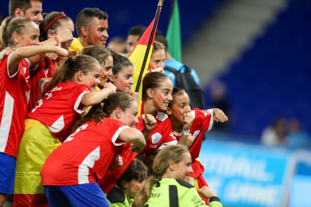 Las jugadoras del Espanyol ganaron en la categoría femenina de la Danone Nations Cup. Las jugadoras del Espanyol ganaron en la categoría femenina de la Danone Nations Cup.