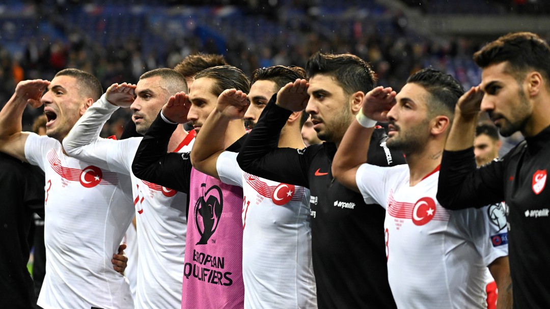 Italia pide a la UEFA que se replantee la sede de la final de la Champions en Estambul