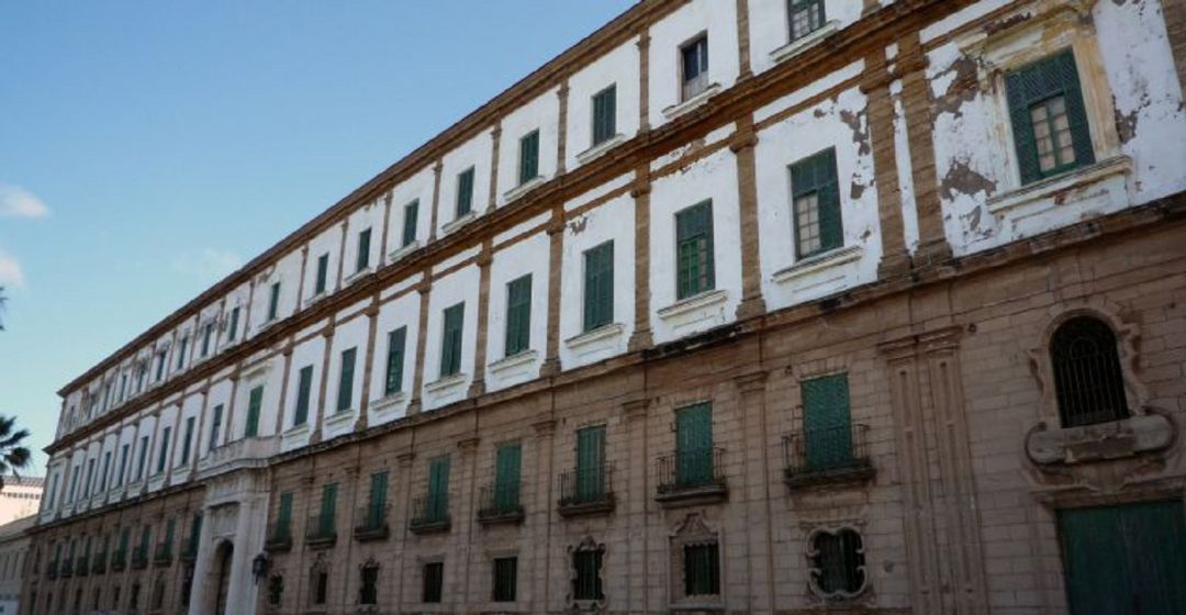Fachada del edificio de Valcárcel Fachada del edificio de Valcárcel