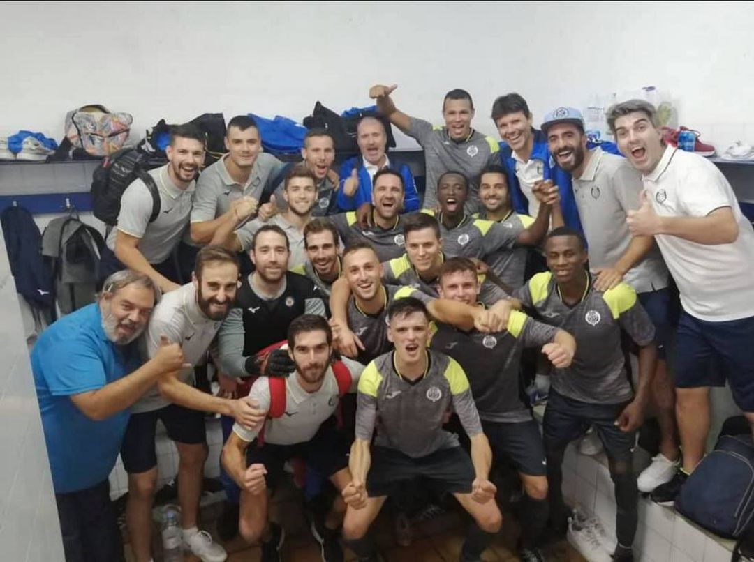 Celebración del equipo tras la victoria ante el Alcoy Celebración del equipo tras la victoria ante el Alcoy